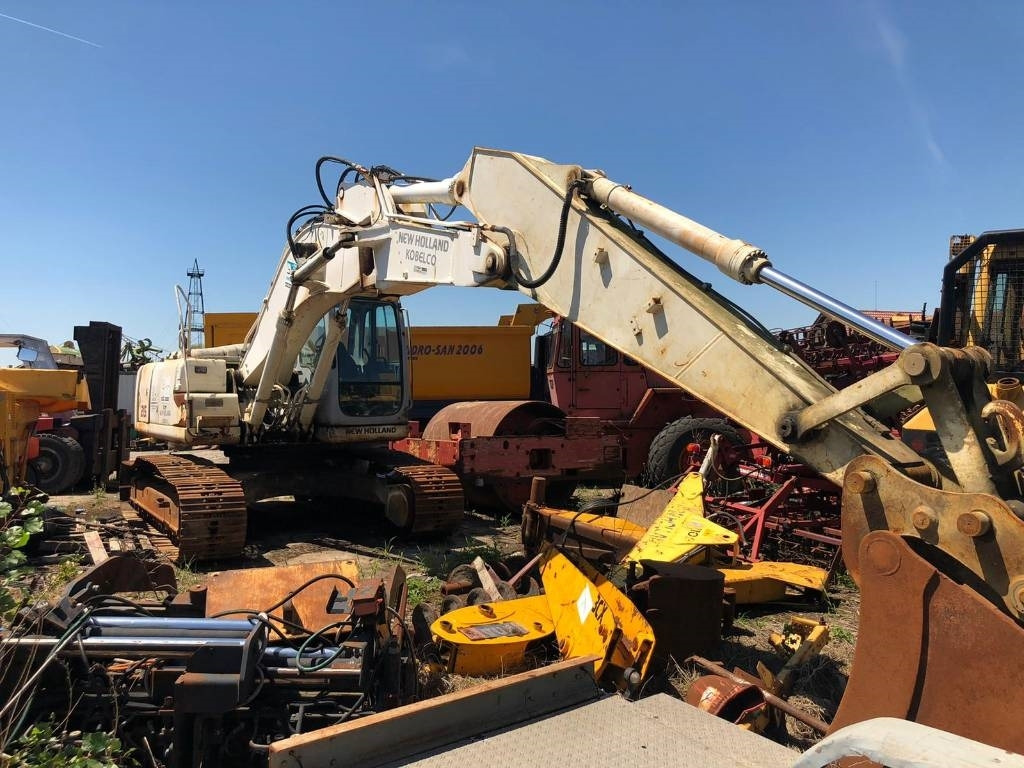 New Holland E 215 B FOR PARTS - Excavadora de cadenas: foto 4 New Holland E 215 B FOR PARTS - Excavadora de cadenas: foto 4