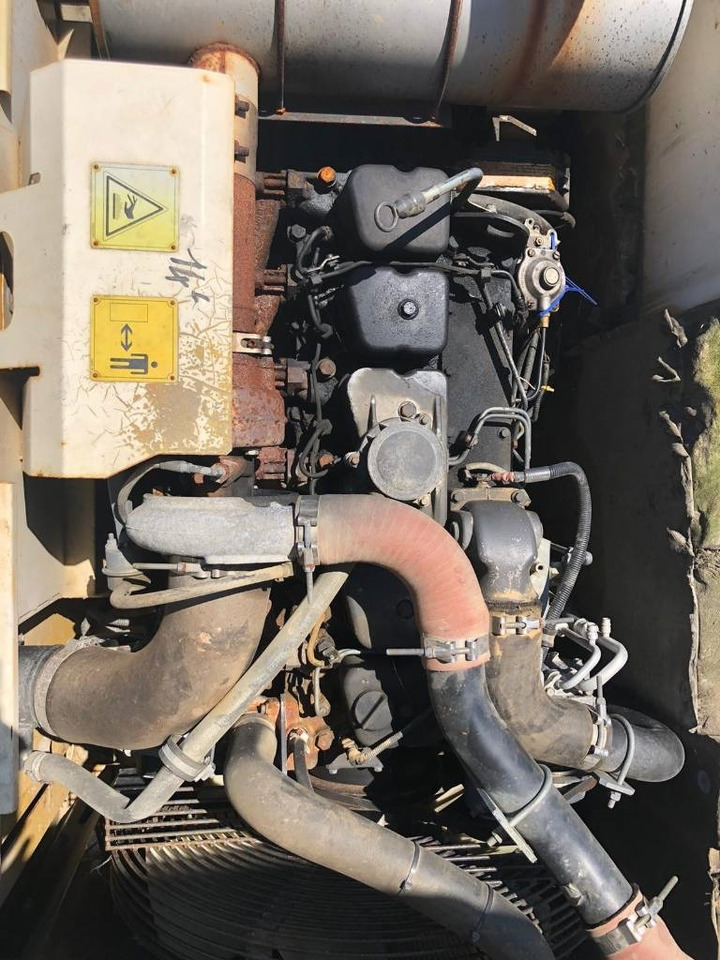 New Holland E 215 B FOR PARTS - Excavadora de cadenas: foto 5 New Holland E 215 B FOR PARTS - Excavadora de cadenas: foto 5