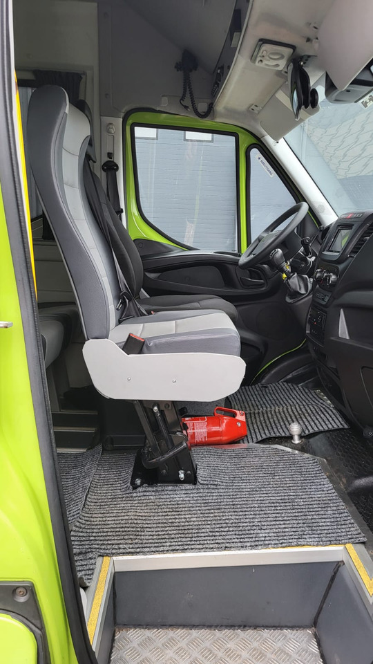 Foto del interior 1: Minibús, Furgoneta de pasajeros Iveco Daily 24 places + 4 standing