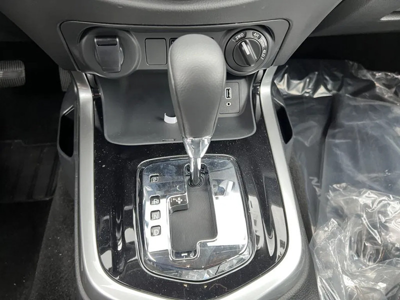 Leasing de Nissan Navara 4x4 2.5 D Double Cab - LE Plus - AUTOMATIC - FULL OPTIONS - EURO 2 - NEW!! - 3 UNITS Nissan Navara 4x4 2.5 D Double Cab - LE Plus - AUTOMATIC - FULL OPTIONS - EURO 2 - NEW!! - 3 UNITS: foto 14
