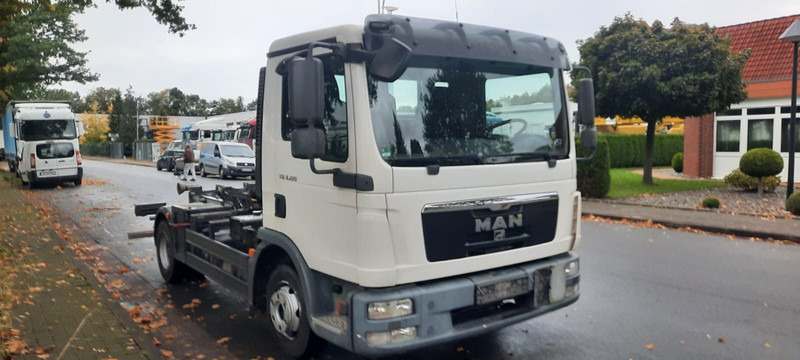 MAN TGL 8.220 Abrollkipper - Camión multibasculante: foto 1 MAN TGL 8.220 Abrollkipper - Camión multibasculante: foto 1