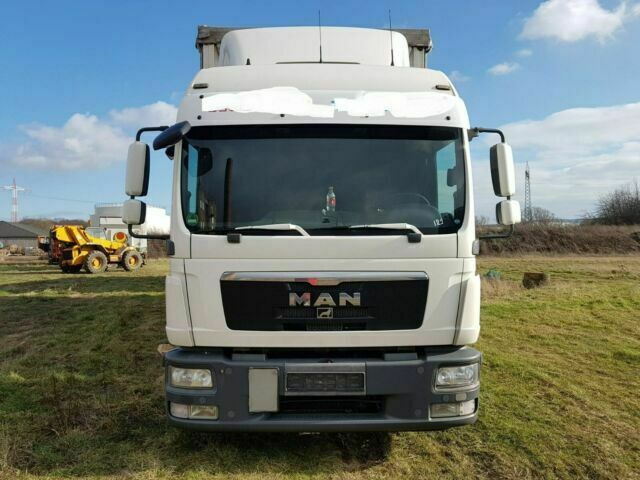MAN TGL8.240 G.Haus/2xBett Klima AHK - Furgoneta con lona: foto 1 MAN TGL8.240 G.Haus/2xBett Klima AHK - Furgoneta con lona: foto 1