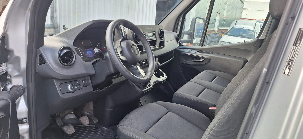 Mercedes-Benz 315 317 319 Sprinter III Koffer - Furgoneta caja cerrada: foto 4 Mercedes-Benz 315 317 319 Sprinter III Koffer - Furgoneta caja cerrada: foto 4