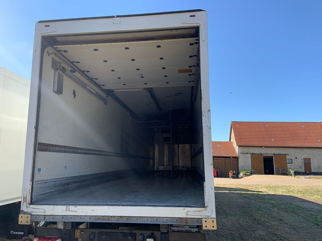 Schmitz Cargobull SKO 24 Tiefkühler 3Achser SAF - Semirremolque caja cerrada: foto 4 Schmitz Cargobull SKO 24 Tiefkühler 3Achser SAF - Semirremolque caja cerrada: foto 4