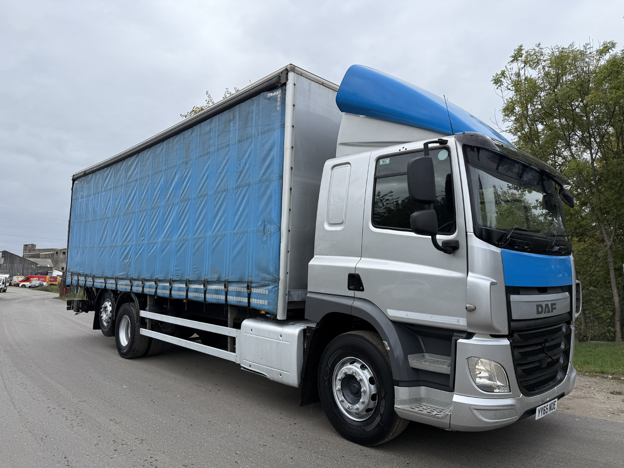 2015 DAF CF 330 Curtainside Truck - Camión lona: foto 4 2015 DAF CF 330 Curtainside Truck - Camión lona: foto 4