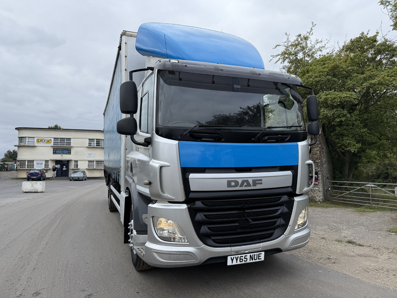 2015 DAF CF 330 Curtainside Truck - Camión lona: foto 2 2015 DAF CF 330 Curtainside Truck - Camión lona: foto 2
