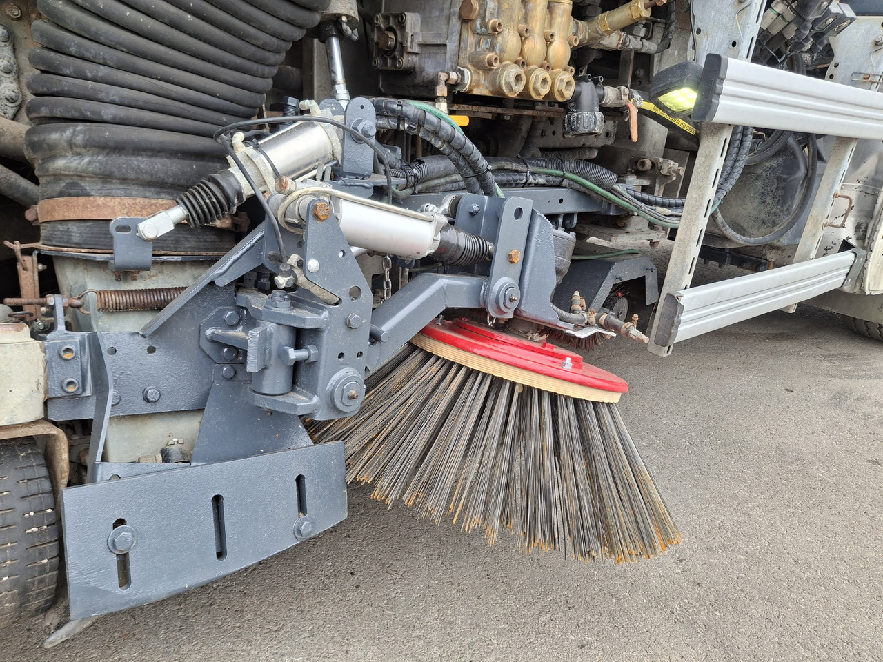 Barredora vial MAN TGS 18.320 Zamiatarka Kehrmaschine BUCHER 2 Motoren Karcher Szczotki L/R: foto 31 Barredora vial MAN TGS 18.320 Zamiatarka Kehrmaschine BUCHER 2 Motoren Karcher Szczotki L/R: foto 31