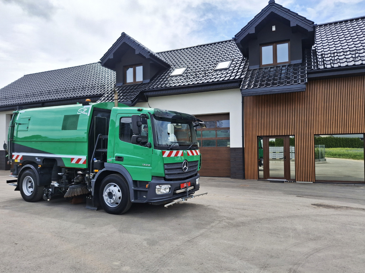 MERCEDES-BENZ Atego 1523 Zamiatarka Kehrmaschine Schmidt SK600 Karcher 2 Motoren Euro 6 PM10 Rura Do Liści - Barredora vial: foto 1 MERCEDES-BENZ Atego 1523 Zamiatarka Kehrmaschine Schmidt SK600 Karcher 2 Motoren Euro 6 PM10 Rura Do Liści - Barredora vial: foto 1