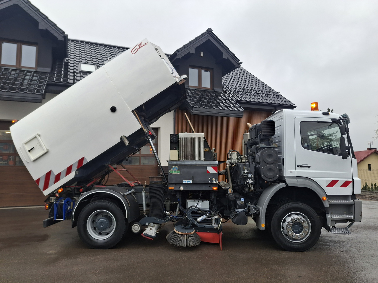 Barredora vial MERCEDES-BENZ Axor 1829 Zamiatarka Kehrmaschine Johnston 2 Motoren Karcher L/R: foto 24 Barredora vial MERCEDES-BENZ Axor 1829 Zamiatarka Kehrmaschine Johnston 2 Motoren Karcher L/R: foto 24