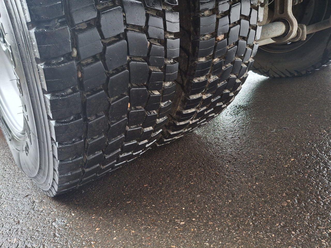 Barredora vial MERCEDES-BENZ Axor 1829 Zamiatarka Kehrmaschine Johnston 2 Motoren Karcher L/R: foto 10 Barredora vial MERCEDES-BENZ Axor 1829 Zamiatarka Kehrmaschine Johnston 2 Motoren Karcher L/R: foto 10