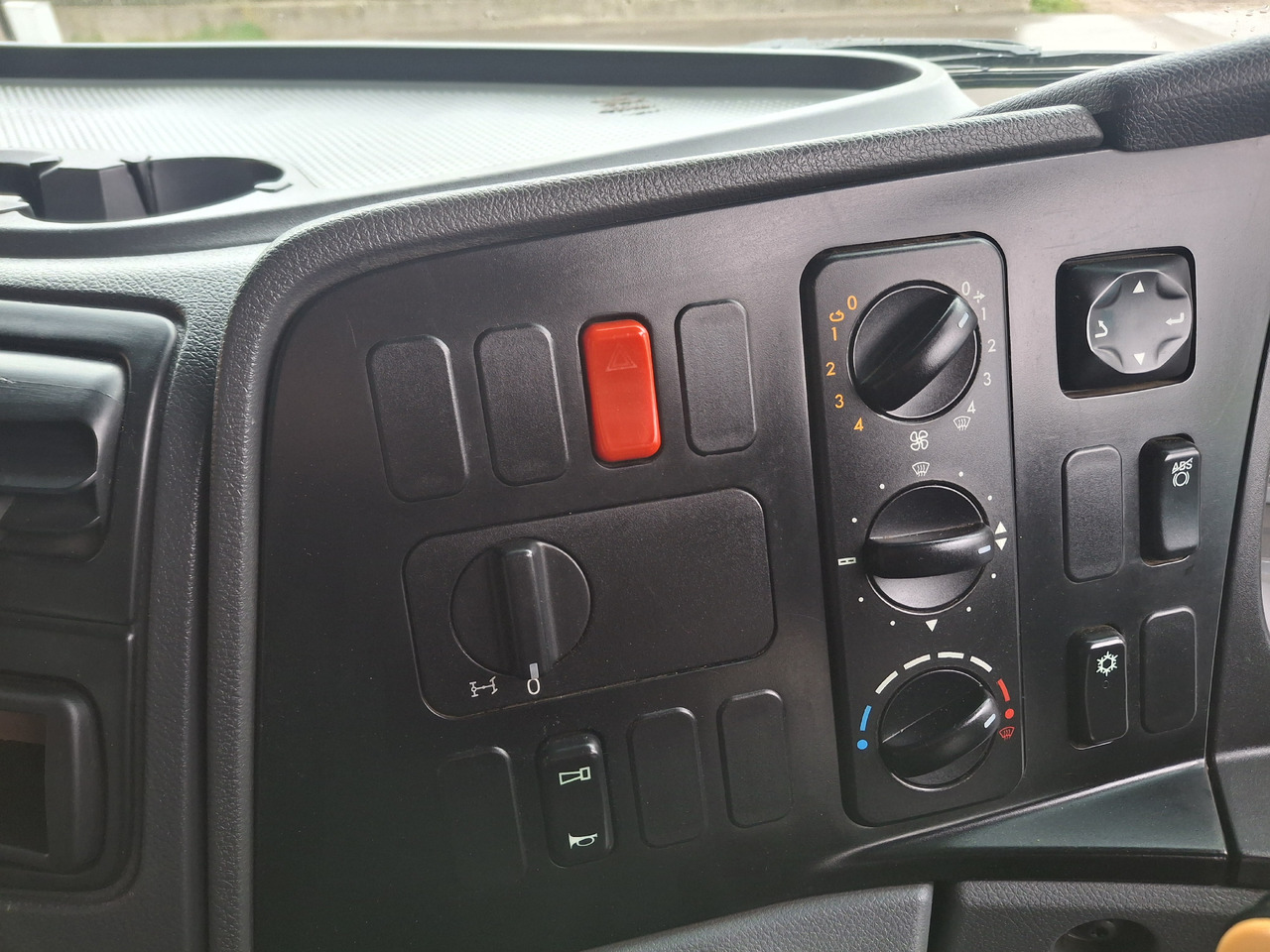 Barredora vial MERCEDES-BENZ Axor 1829 Zamiatarka Kehrmaschine Johnston 2 Motoren Karcher L/R: foto 33 Barredora vial MERCEDES-BENZ Axor 1829 Zamiatarka Kehrmaschine Johnston 2 Motoren Karcher L/R: foto 33