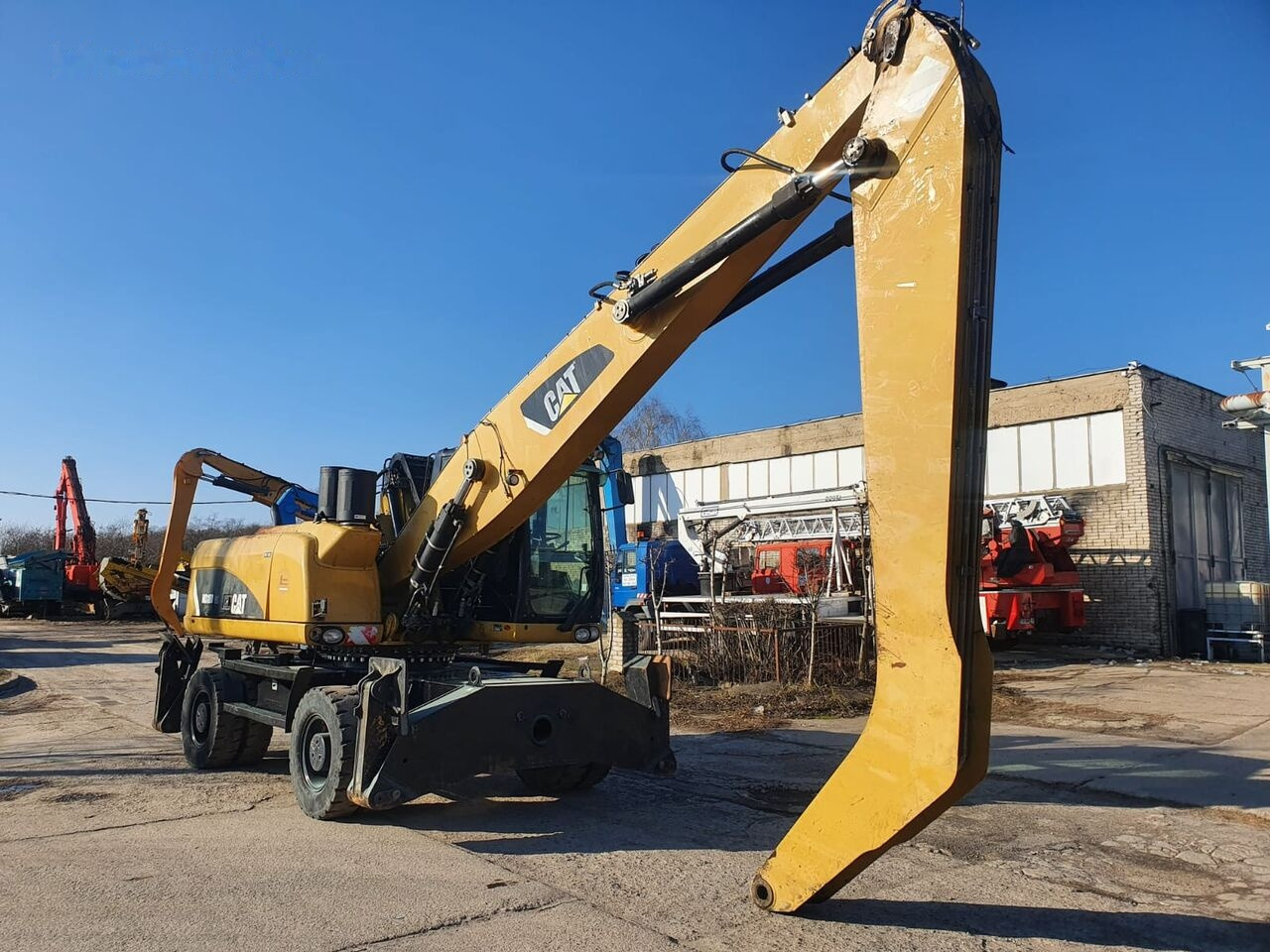 Manipulador de materiales Caterpillar 318 D MH: foto 6