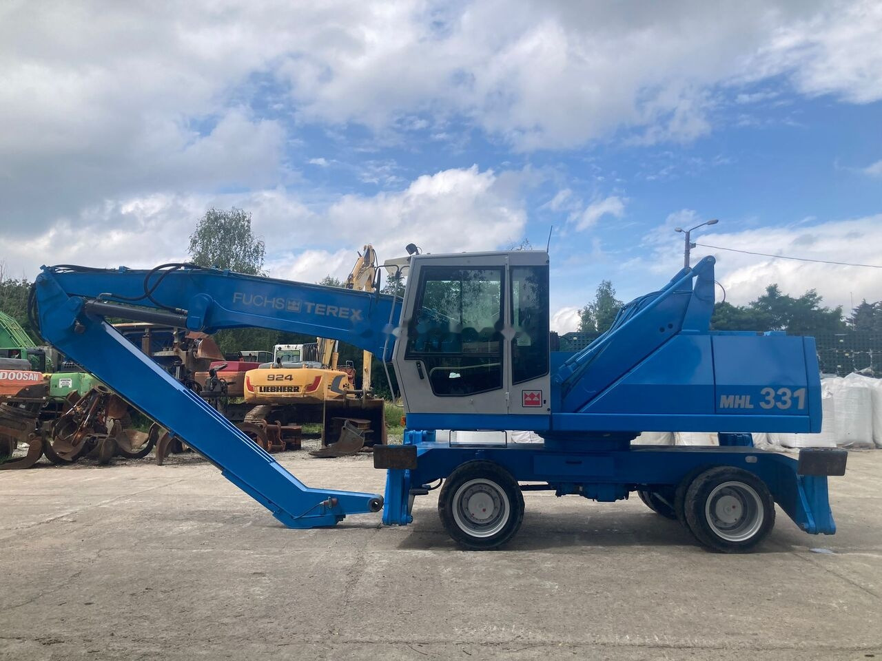 Fuchs MHL 331 C with Generator - Manipulador de materiales: foto 1 Fuchs MHL 331 C with Generator - Manipulador de materiales: foto 1