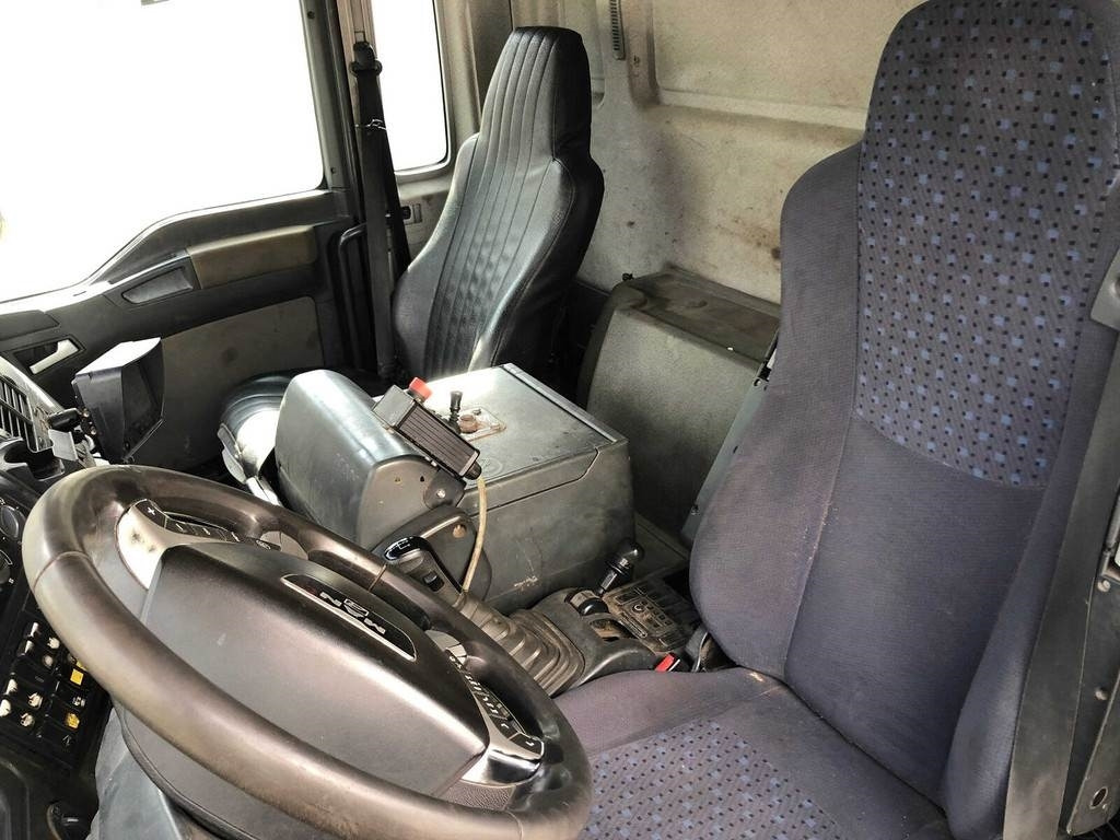 MAN TGA 26.430 6X2-2 BL/M 3-WAY TIP+PALFINGER PK23500 - Camión volquete: foto 5 MAN TGA 26.430 6X2-2 BL/M 3-WAY TIP+PALFINGER PK23500 - Camión volquete: foto 5