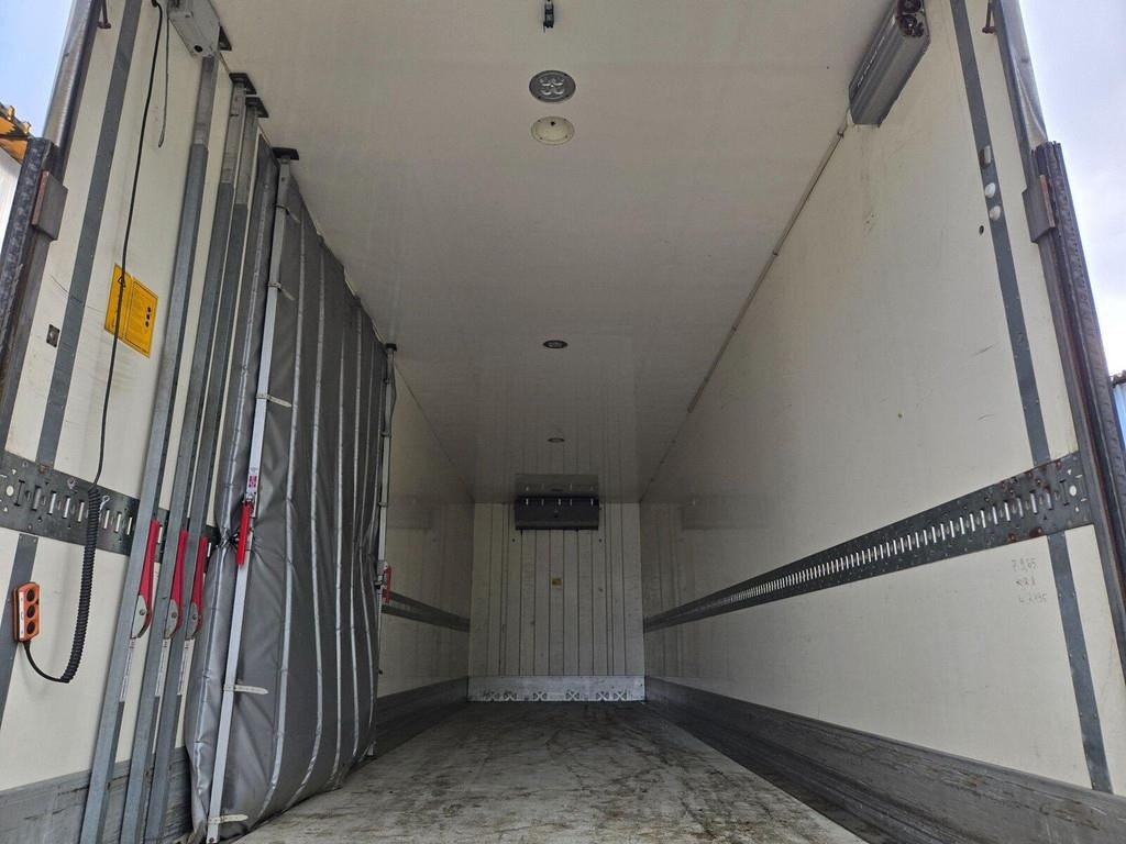 Volvo FH460 6X2 CARRIER 1050 - Camión frigorífico: foto 4 Volvo FH460 6X2 CARRIER 1050 - Camión frigorífico: foto 4