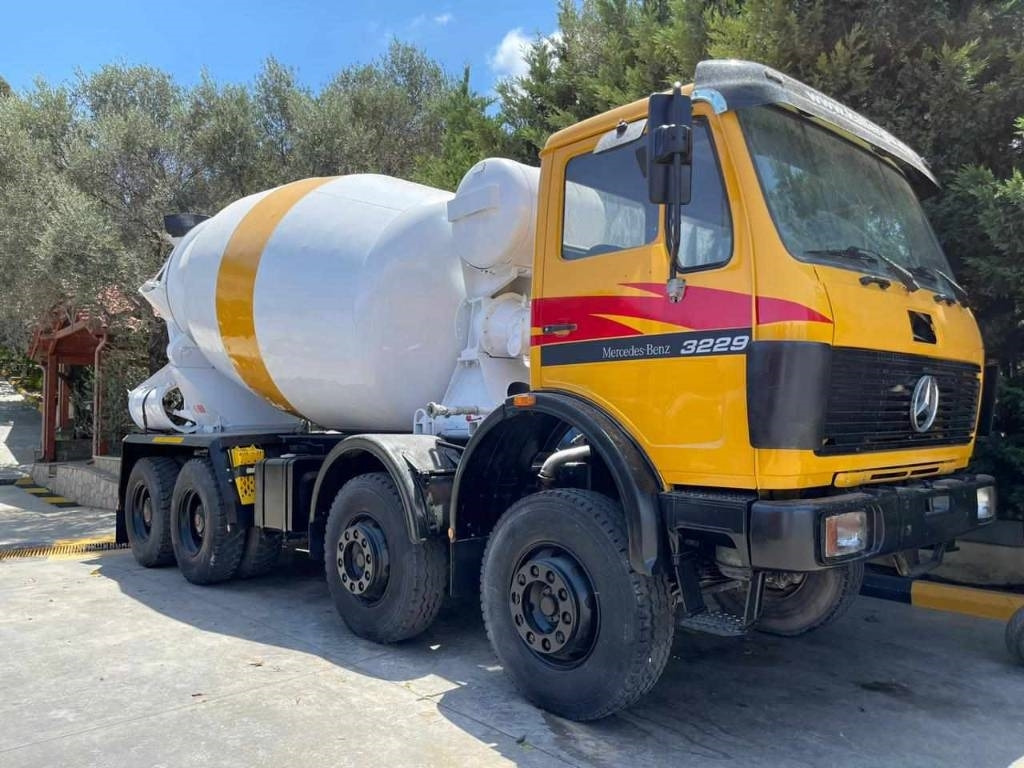 Camión hormigonera Mercedes-Benz 3229 V8 8X4: foto 12 Camión hormigonera Mercedes-Benz 3229 V8 8X4: foto 12