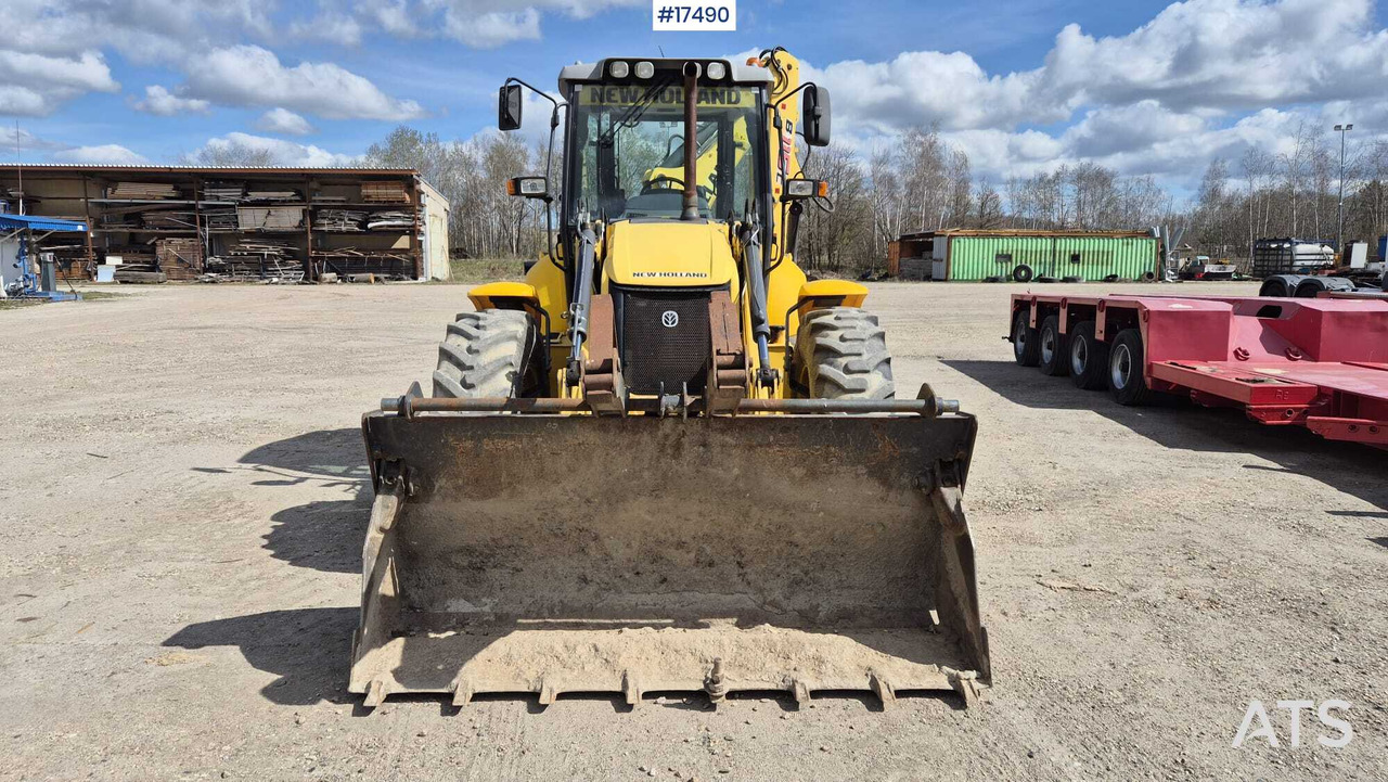 Backhoe Loader NEW HOLLAND B115C (2015) - Retroexcavadora: foto 2 Backhoe Loader NEW HOLLAND B115C (2015) - Retroexcavadora: foto 2