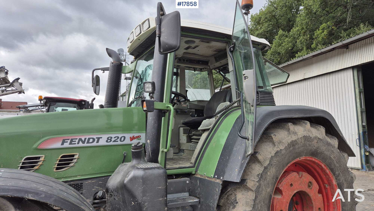 Tractor FENDT 820 VARIO TMS agricultural tractor (2011): foto 13 Tractor FENDT 820 VARIO TMS agricultural tractor (2011): foto 13