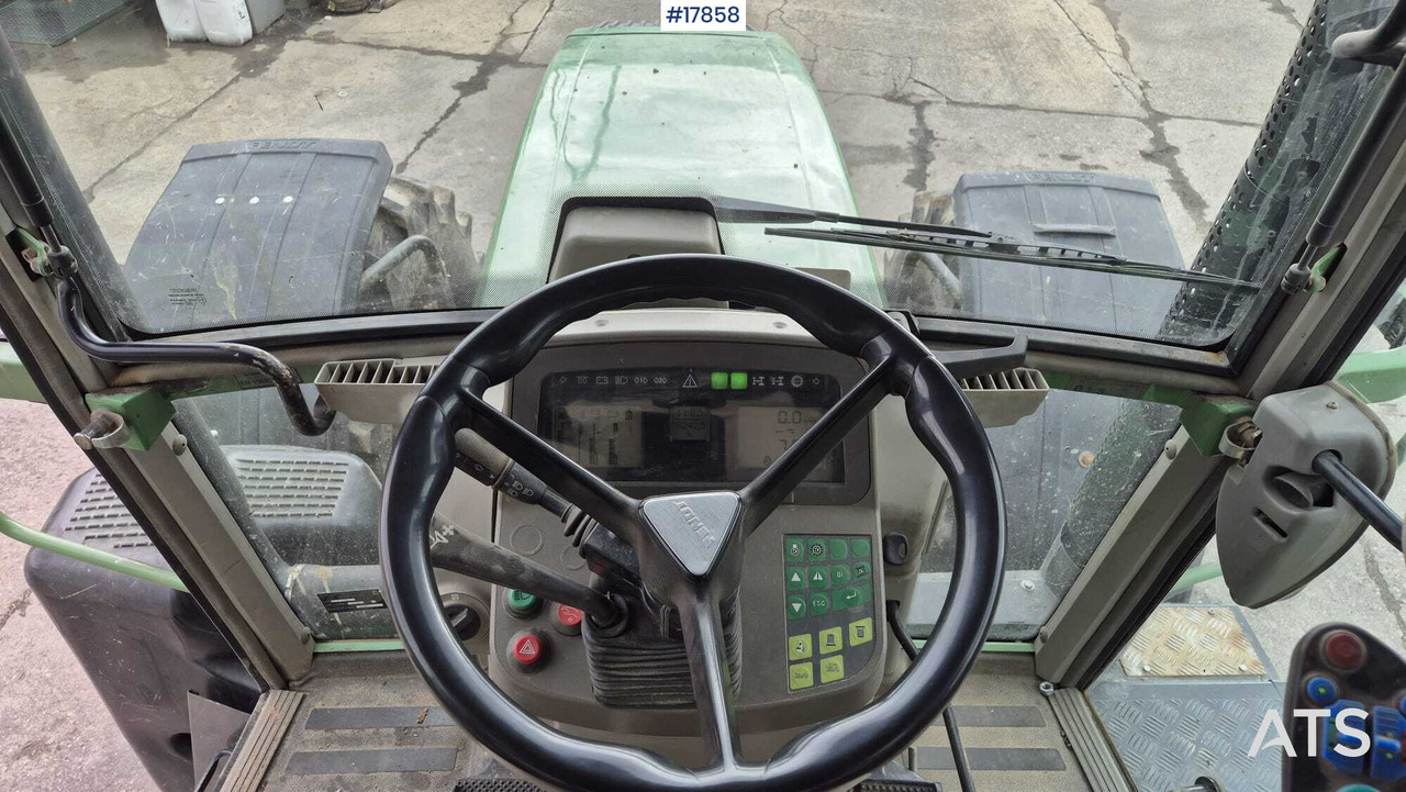 Tractor FENDT 820 VARIO TMS agricultural tractor (2011): foto 17 Tractor FENDT 820 VARIO TMS agricultural tractor (2011): foto 17
