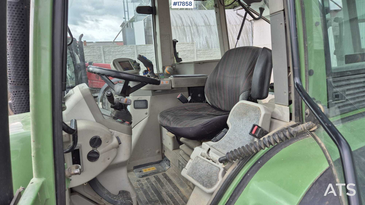 Tractor FENDT 820 VARIO TMS agricultural tractor (2011): foto 14 Tractor FENDT 820 VARIO TMS agricultural tractor (2011): foto 14