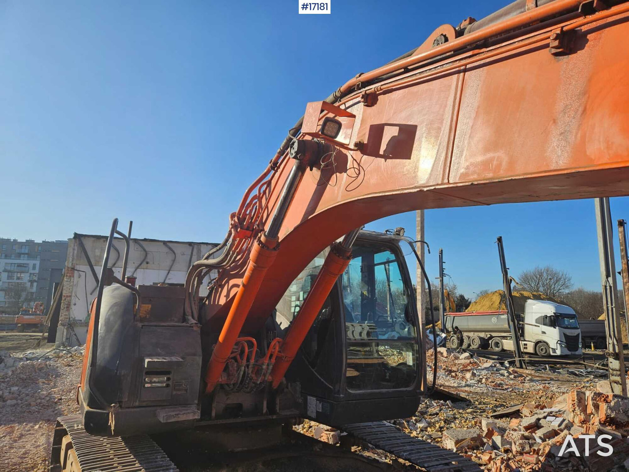 Hydraulic excavator Hitachi ZX225 LC (2013) - Excavadora de cadenas: foto 4 Hydraulic excavator Hitachi ZX225 LC (2013) - Excavadora de cadenas: foto 4