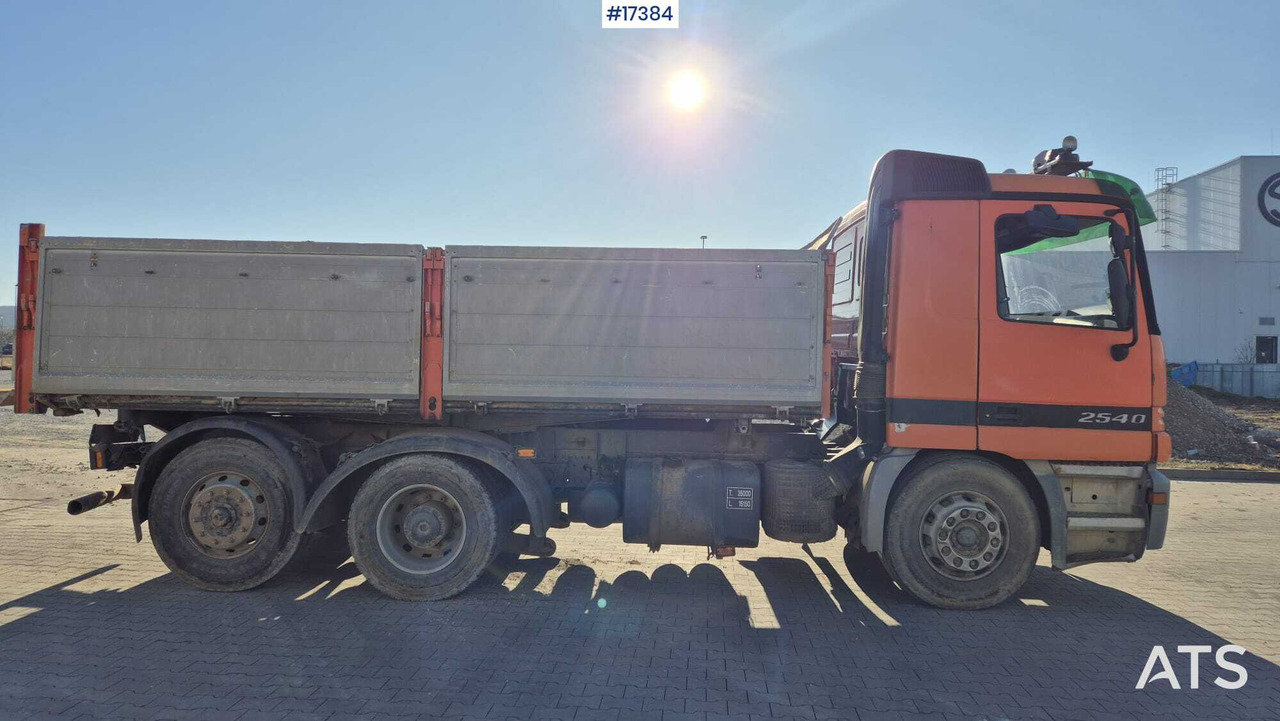 Three-axle tipper MERCEDES-BENZ ACTROS 2540 (1997) - Camión volquete: foto 5 Three-axle tipper MERCEDES-BENZ ACTROS 2540 (1997) - Camión volquete: foto 5
