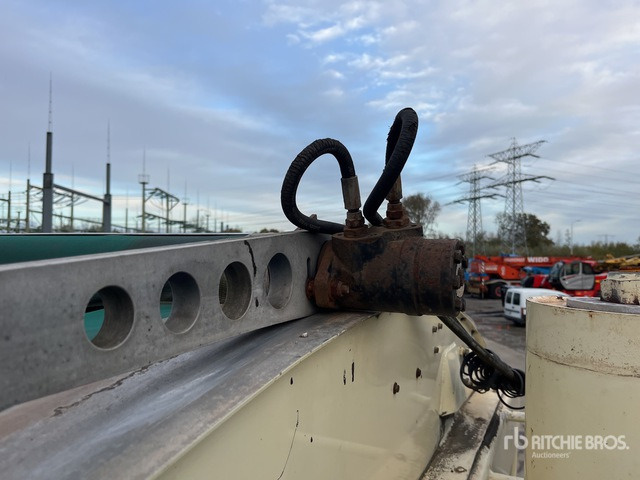 2010 Volvo FM420 8x4 Sleeper Tri/A Dump Truck - Camión volquete: foto 4 2010 Volvo FM420 8x4 Sleeper Tri/A Dump Truck - Camión volquete: foto 4