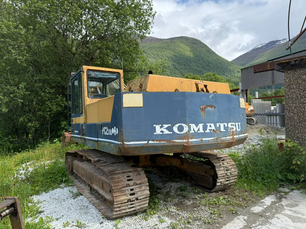 Komatsu PC 200-3 - Excavadora de cadenas: foto 2 Komatsu PC 200-3 - Excavadora de cadenas: foto 2