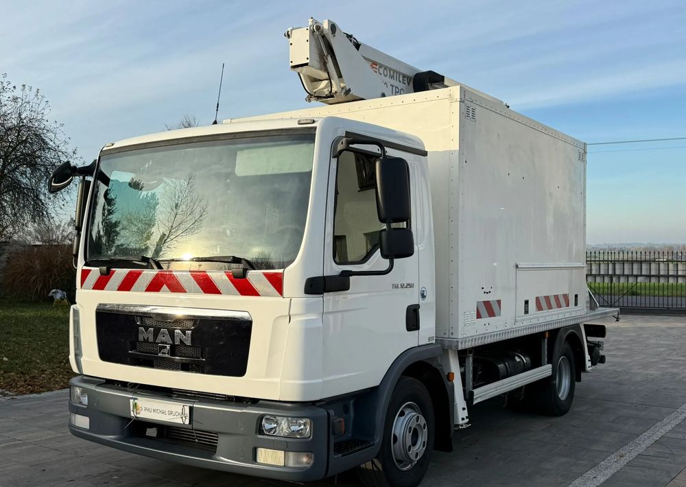 MAN TGL 12.250 - Camión con plataforma elevadora: foto 1 MAN TGL 12.250 - Camión con plataforma elevadora: foto 1