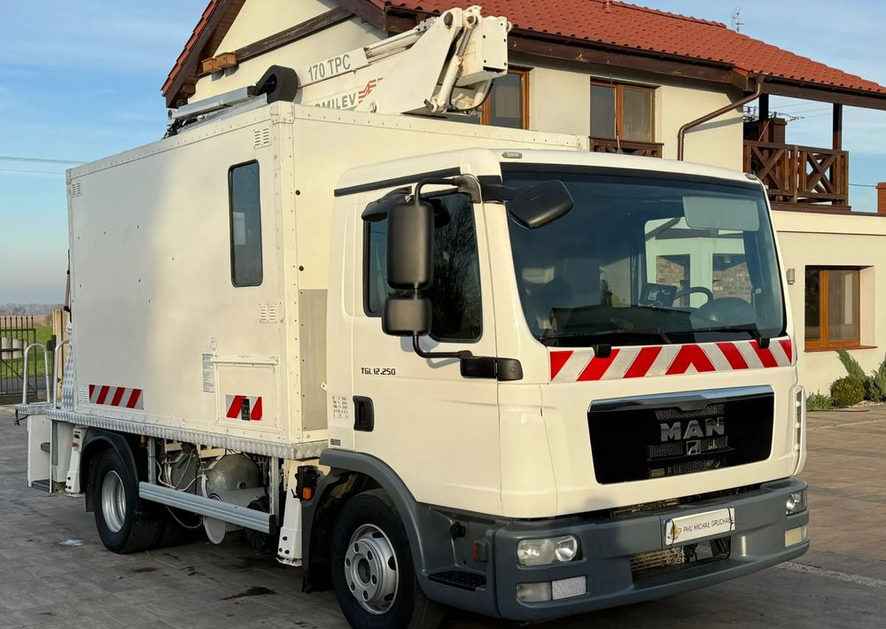 MAN TGL 12.250 - Camión con plataforma elevadora: foto 2 MAN TGL 12.250 - Camión con plataforma elevadora: foto 2