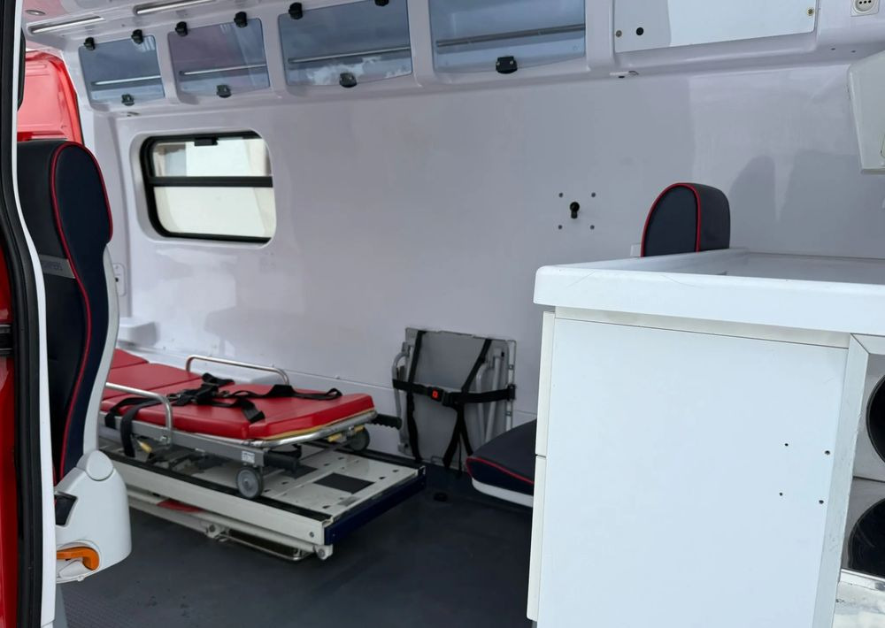 Ambulancia Renault Master: foto 15
