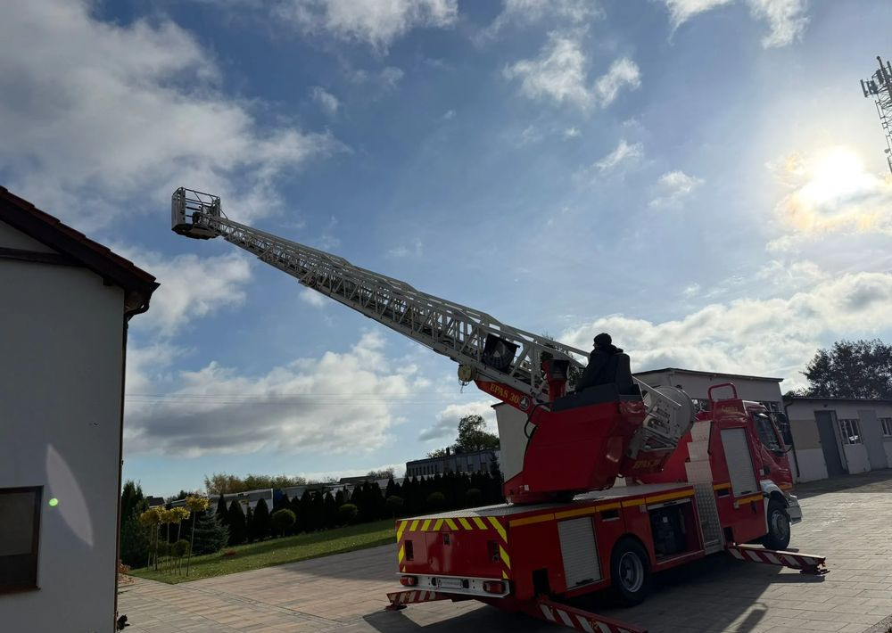 Renault Midlum 210 - Camión de bomberos: foto 3 Renault Midlum 210 - Camión de bomberos: foto 3