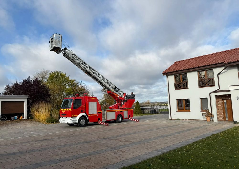 Renault Midlum 210 - Camión de bomberos: foto 2 Renault Midlum 210 - Camión de bomberos: foto 2