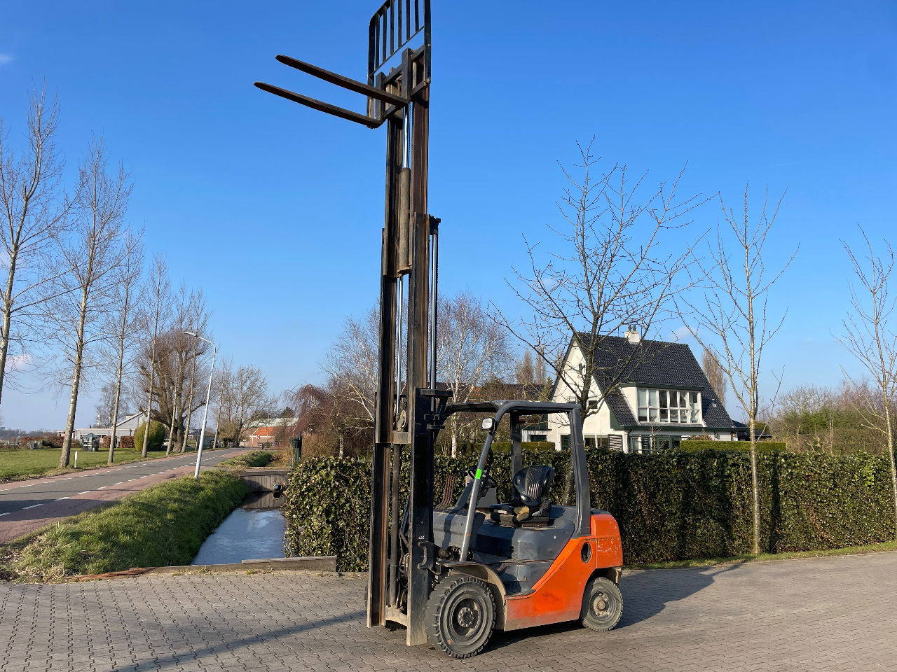 Toyota 02 8FDF25 2.5 ton triplo diesel heftruck - Carretilla elevadora: foto 1 Toyota 02 8FDF25 2.5 ton triplo diesel heftruck - Carretilla elevadora: foto 1