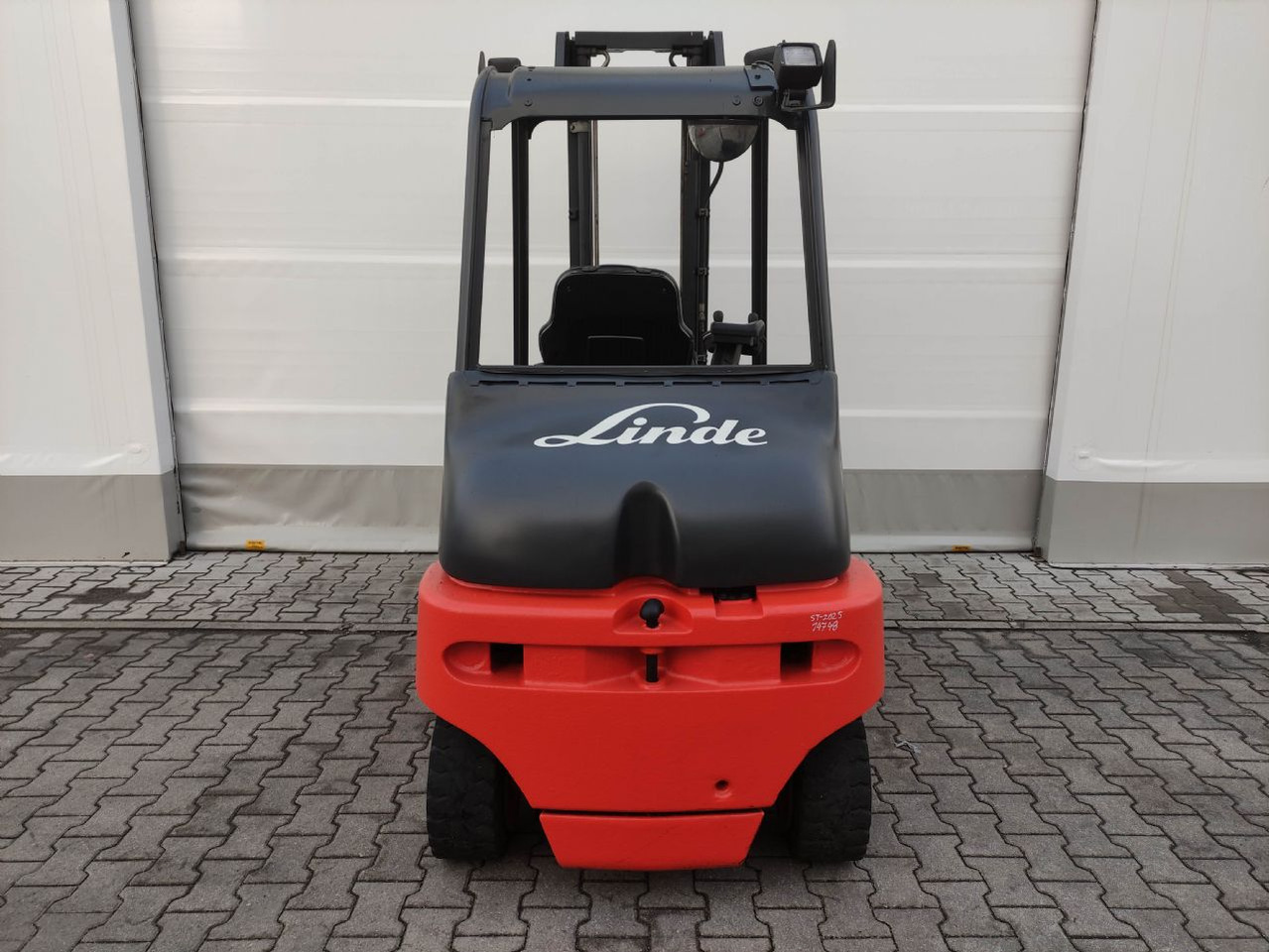 Linde E30-336-03 (LACK NEU) - Carretilla elevadora eléctrica: foto 4 Linde E30-336-03 (LACK NEU) - Carretilla elevadora eléctrica: foto 4