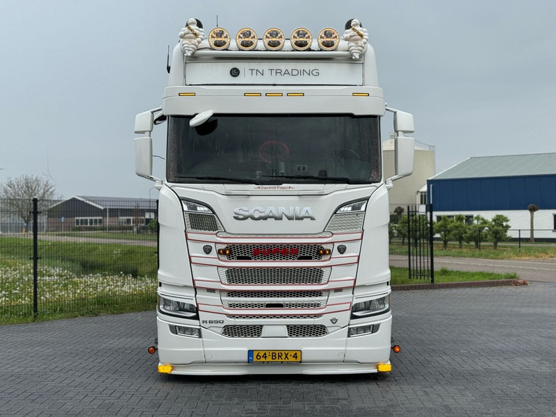 Scania R650 V8 FULL AIR, SHOW TRUCK, SPECIAL INTERIOR, DOUBLE BOOGIE - Cabeza tractora: foto 3 Scania R650 V8 FULL AIR, SHOW TRUCK, SPECIAL INTERIOR, DOUBLE BOOGIE - Cabeza tractora: foto 3