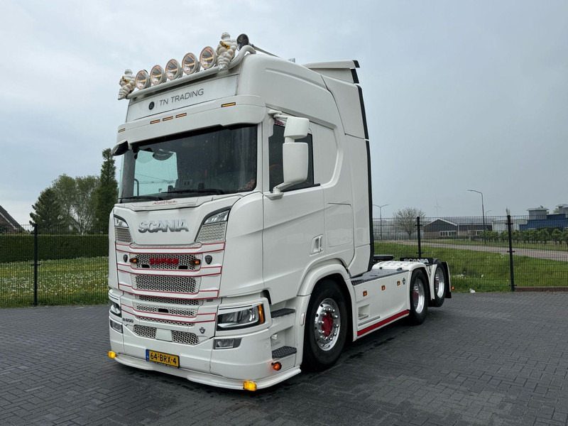 Scania R650 V8 FULL AIR, SHOW TRUCK, SPECIAL INTERIOR, DOUBLE BOOGIE - Cabeza tractora: foto 2 Scania R650 V8 FULL AIR, SHOW TRUCK, SPECIAL INTERIOR, DOUBLE BOOGIE - Cabeza tractora: foto 2