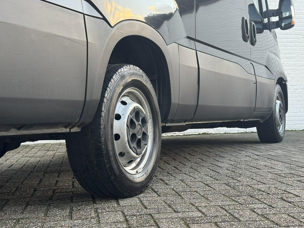 Iveco Daily-35S13V 2.3 352 H3 L Airco Cruise 3 Zits Radio cd Usb Goed onderhouden - Furgón: foto 5 Iveco Daily-35S13V 2.3 352 H3 L Airco Cruise 3 Zits Radio cd Usb Goed onderhouden - Furgón: foto 5