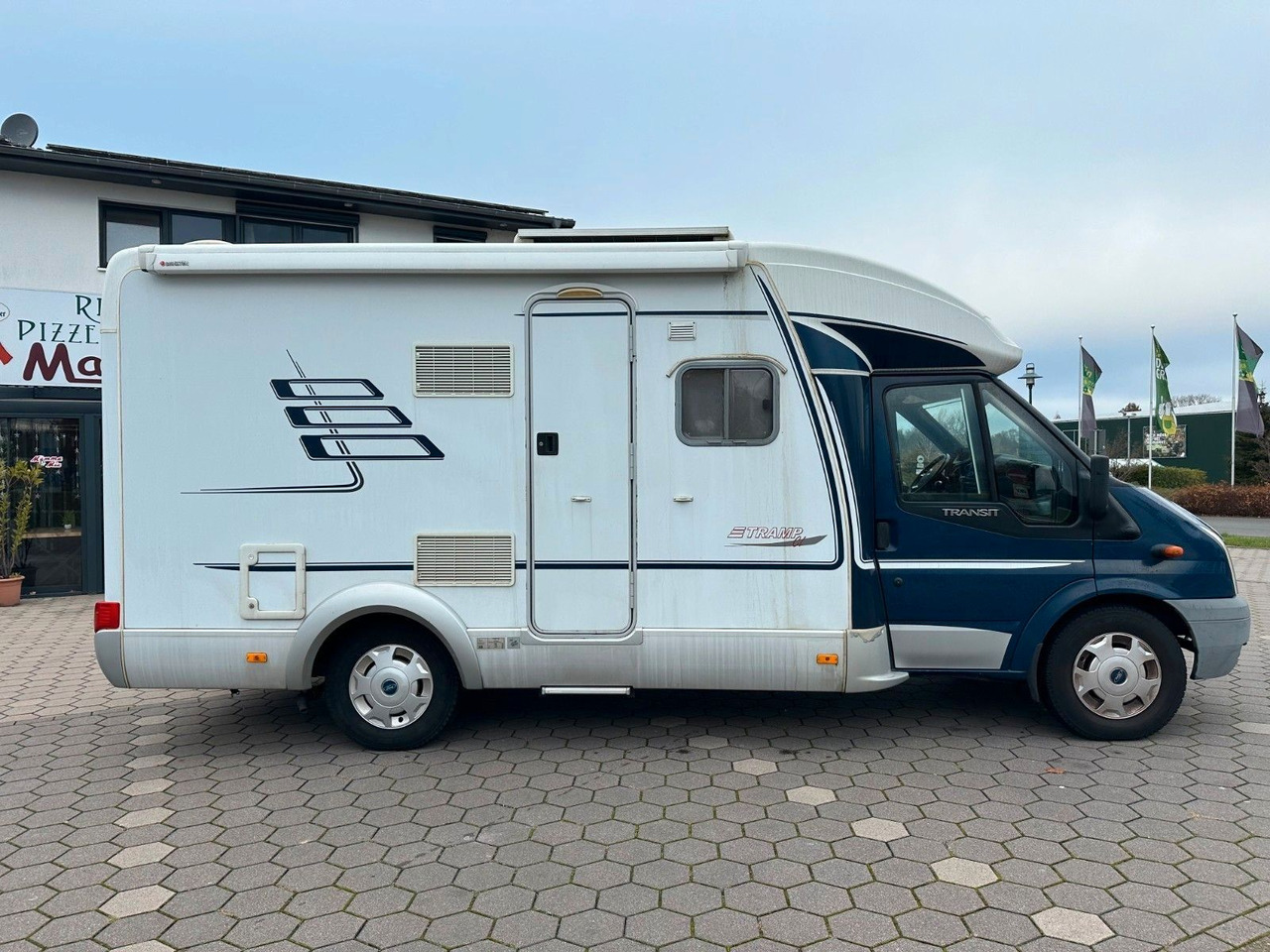 HYMER / ERIBA / HYMERCAR TRAMP T 572 CL/Festbett/Klima/Markise HYMER / ERIBA / HYMERCAR TRAMP T 572 CL/Festbett/Klima/Markise - Autocaravana perfilada: foto 3 HYMER / ERIBA / HYMERCAR TRAMP T 572 CL/Festbett/Klima/Markise HYMER / ERIBA / HYMERCAR TRAMP T 572 CL/Festbett/Klima/Markise - Autocaravana perfilada: foto 3