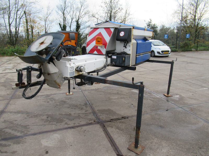 NIDO STRATOS B08-24 PALN Rotopower 0,8m3 + 350L. Salzstreuer Saltspreader Zoutstrooier - Esparcidor de sal: foto 2 NIDO STRATOS B08-24 PALN Rotopower 0,8m3 + 350L. Salzstreuer Saltspreader Zoutstrooier - Esparcidor de sal: foto 2