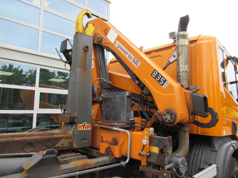 Scania P 320 B 6x2*4 + HMF 835 + HYVA Haakarm - Camión multibasculante, Camión grúa: foto 5 Scania P 320 B 6x2*4 + HMF 835 + HYVA Haakarm - Camión multibasculante, Camión grúa: foto 5