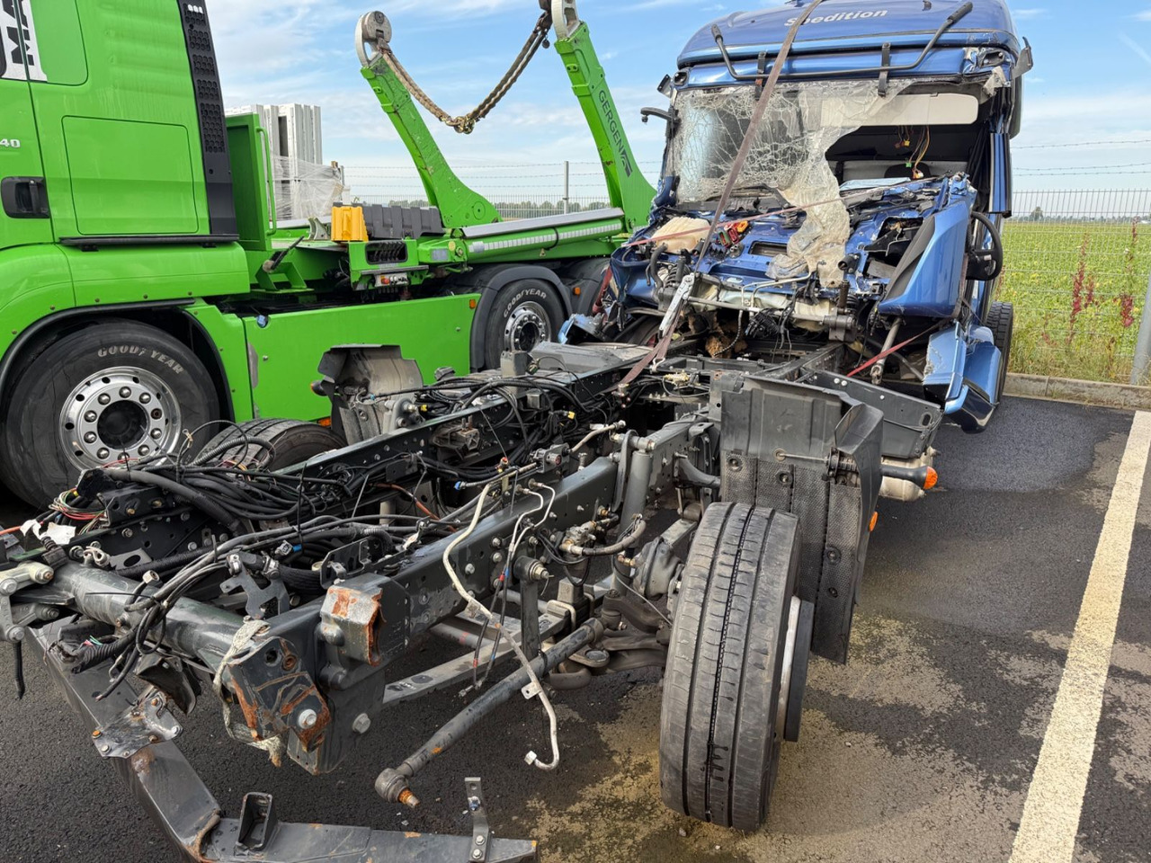 Iveco Eurocargo 110EL250 Unfallchassis - Camión portavehículos: foto 1 Iveco Eurocargo 110EL250 Unfallchassis - Camión portavehículos: foto 1