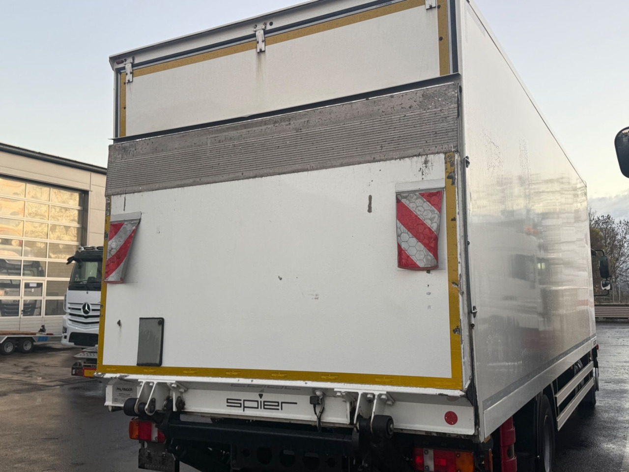 MAN TGM 15.250 Autom., Klima, Palfinger MBB, TOP - Camión caja cerrada: foto 4 MAN TGM 15.250 Autom., Klima, Palfinger MBB, TOP - Camión caja cerrada: foto 4