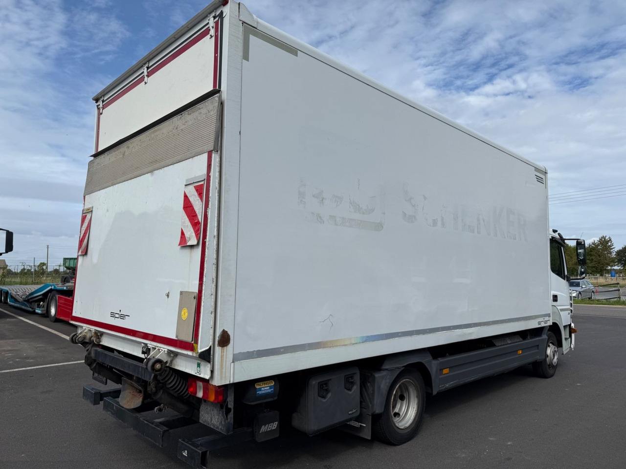 Mercedes-Benz Atego 3 4x2 821 4x2 LBW / Ahk. / Palfinger / 6m - Camión caja cerrada: foto 5 Mercedes-Benz Atego 3 4x2 821 4x2 LBW / Ahk. / Palfinger / 6m - Camión caja cerrada: foto 5