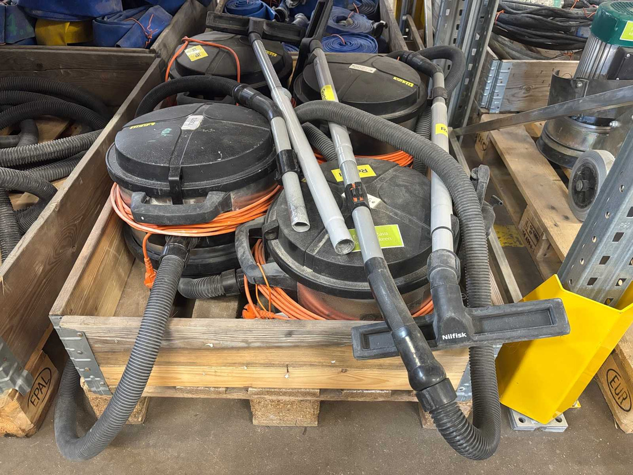 Industrial vacuum cleaner Nilfisk VP930 4 pcs - Aspirador industrial: foto 1 Industrial vacuum cleaner Nilfisk VP930 4 pcs - Aspirador industrial: foto 1