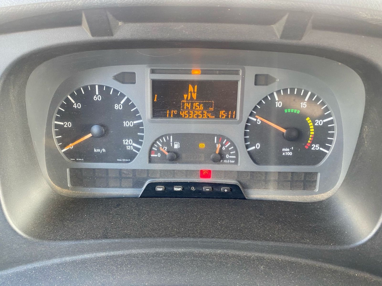 Camión volquete Mercedes-Benz Axor 2 C 4-Achser 3243 8x4 KLIMA RETARDER MEILER: foto 13 Camión volquete Mercedes-Benz Axor 2 C 4-Achser 3243 8x4 KLIMA RETARDER MEILER: foto 13