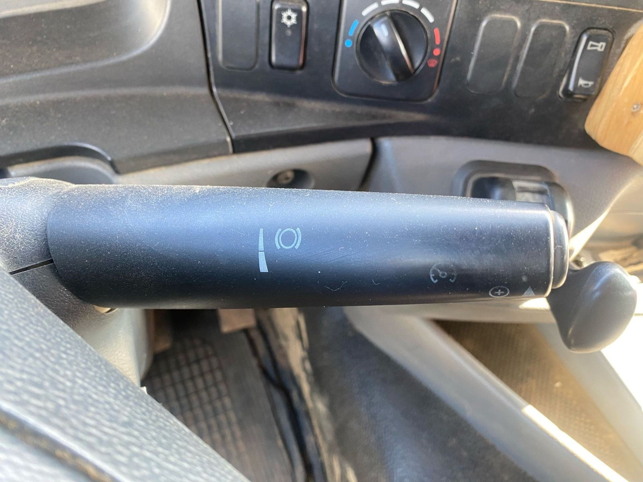 Camión volquete Mercedes-Benz Axor 2 C 4-Achser 3243 8x4 KLIMA RETARDER MEILER: foto 15 Camión volquete Mercedes-Benz Axor 2 C 4-Achser 3243 8x4 KLIMA RETARDER MEILER: foto 15