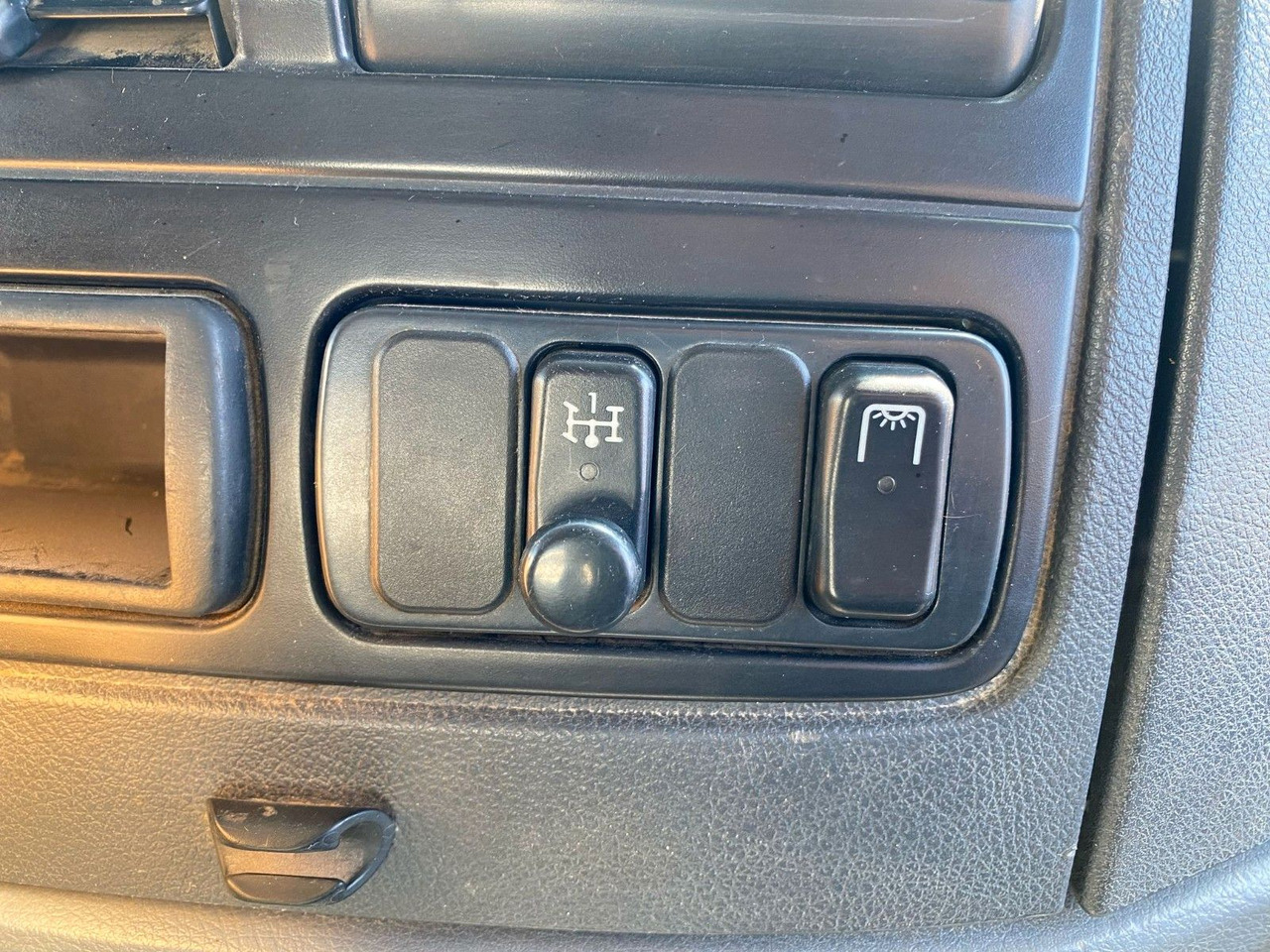 Camión volquete Mercedes-Benz Axor 2 C 4-Achser 3243 8x4 KLIMA RETARDER MEILER: foto 16 Camión volquete Mercedes-Benz Axor 2 C 4-Achser 3243 8x4 KLIMA RETARDER MEILER: foto 16