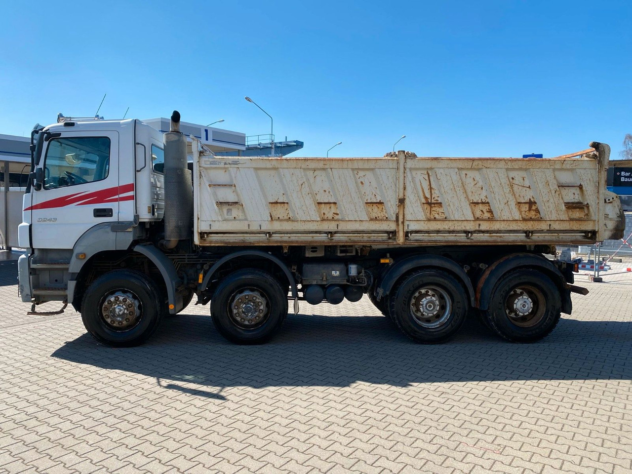 Camión volquete Mercedes-Benz Axor 2 C 4-Achser 3243 8x4 KLIMA RETARDER MEILER: foto 7 Camión volquete Mercedes-Benz Axor 2 C 4-Achser 3243 8x4 KLIMA RETARDER MEILER: foto 7