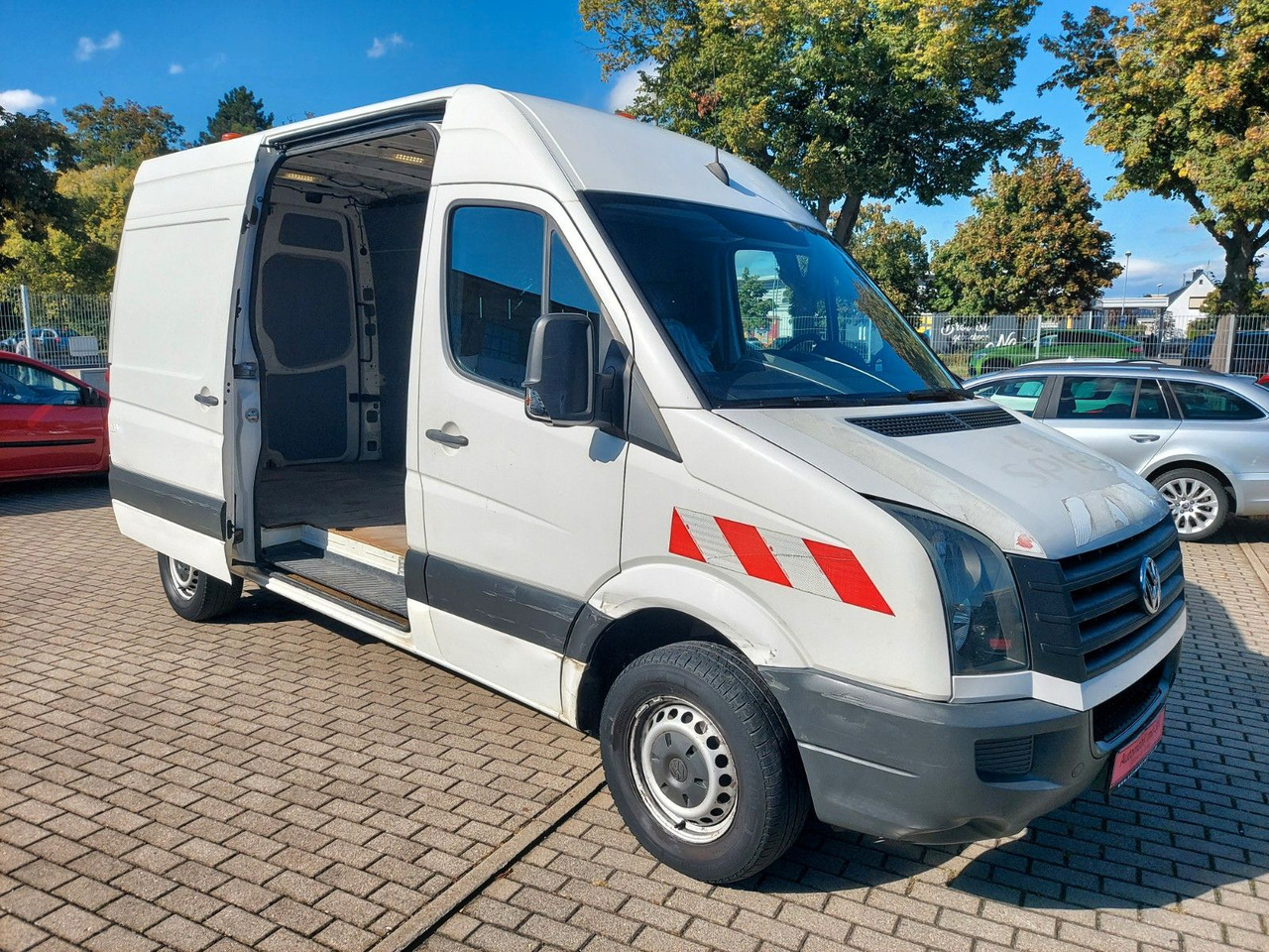 Volkswagen Crafter Kasten 35 mittel L2H2 Hochdach Klima - Furgón: foto 2 Volkswagen Crafter Kasten 35 mittel L2H2 Hochdach Klima - Furgón: foto 2